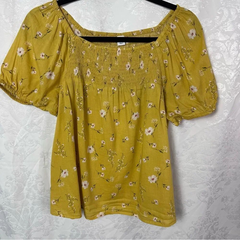 OLD‎ NAVY Smocked Floral Women's Top